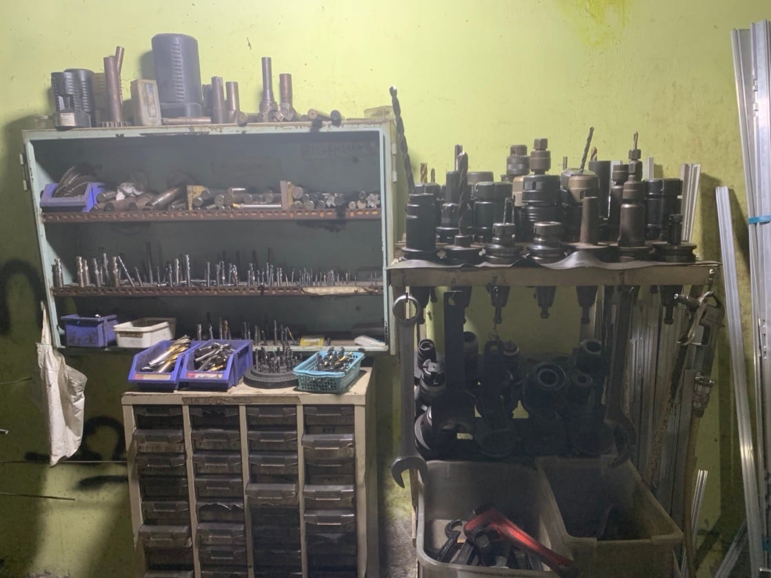 Tools shelf 2.jpg